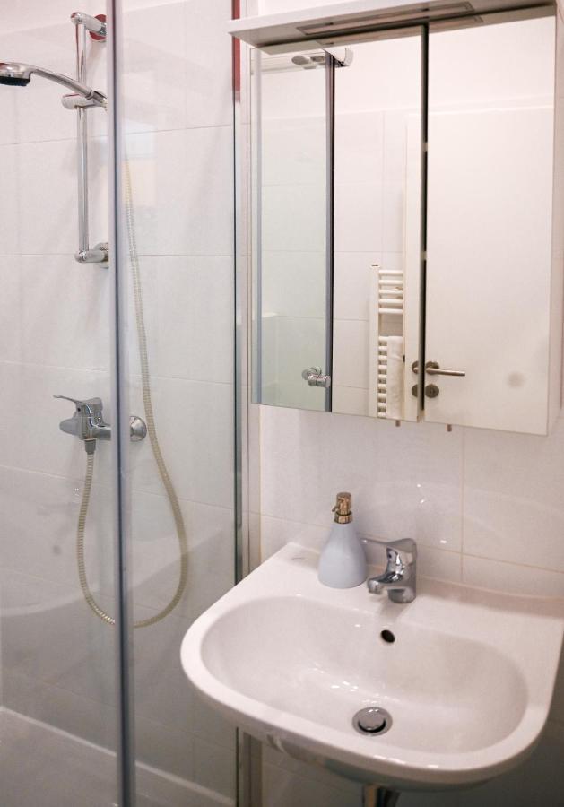 Hideaway Apartment Augarten Вена Экстерьер фото